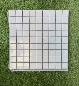 Mosaïque carrelage Gris Clair 30x30cm sur le filet grès cérame brillant